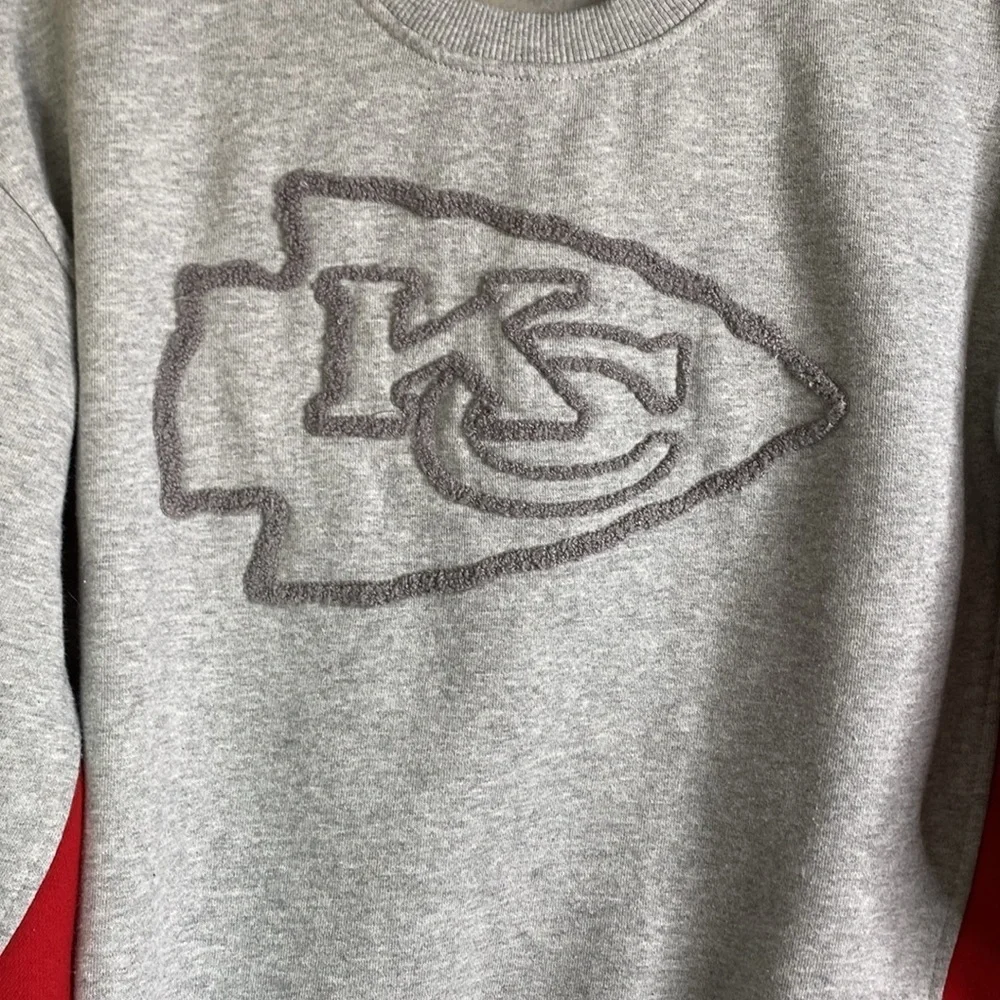 New Era Kansas City Chiefs crewneck sweatshirt small women’s balloon sleeve